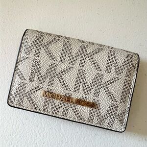 Michael Kors Jet Set Mini Wallet Cream and Black Logo⭐️